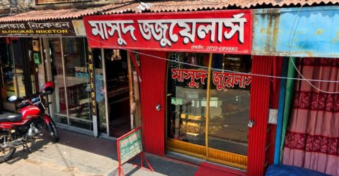 ক্রেতা সেজে দুই ভরি স্বর্ণের মালা নিয়ে দৌড়ে পালাল যুবক