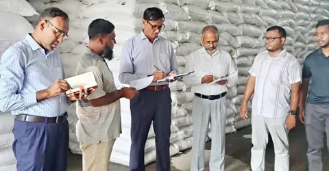 রাজশাহীতে সারের সংকট নেই, গুদামে পর্যাপ্ত মজুত: বিভাগীয় কমিশনার