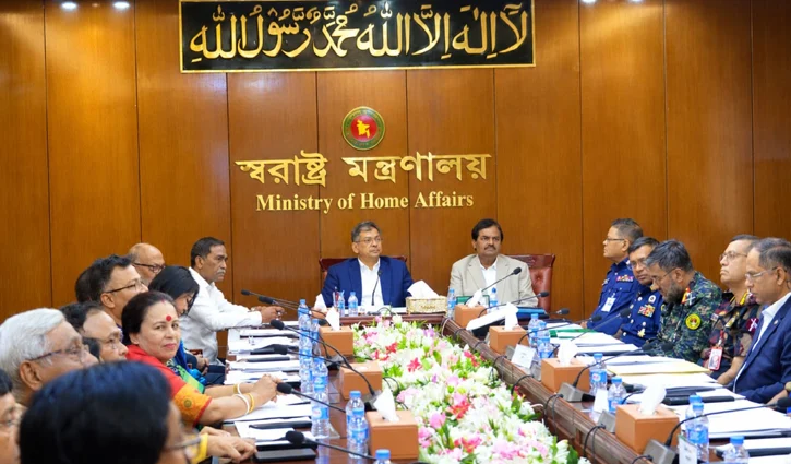 পূজামণ্ডপে বিদ্যুৎ গেলেও থাকবে জেনারেটর, চার্জার লাইট: স্বরাষ্ট্রমন্ত্রী