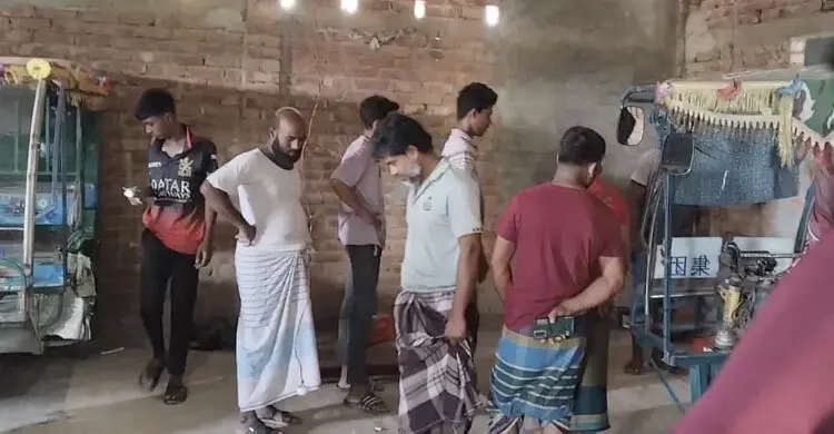 ধামরাইয়ে নৈশপ্রহরীর হাত-পা বেঁধে ১২ লাখ টাকার মালামাল লুট