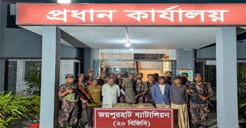 জয়পুরহাটে ৭৩ লাখ টাকার কষ্টিপাথরের মূর্তিসহ আটক ৪