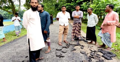 দুই কোটি টাকার সড়কে হাত দিলেই উঠে যাচ্ছে কার্পেটিং