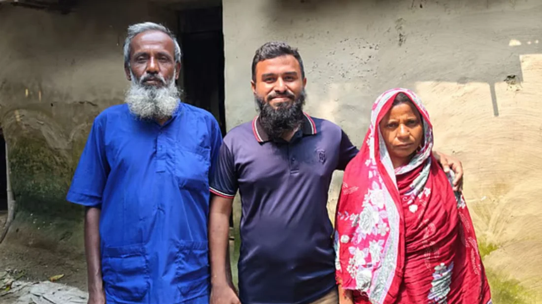 ইট ভেঙেছেন, কৃষিকাজ করেছেন, সেই আমিনুল এখন বিসিএস ক্যাডার