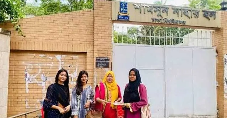 ঢাবির ছাত্রী হলে পুরুষ কর্মীদের অবাধ যাতায়াত, উদ্বিগ্ন শিক্ষার্থীরা