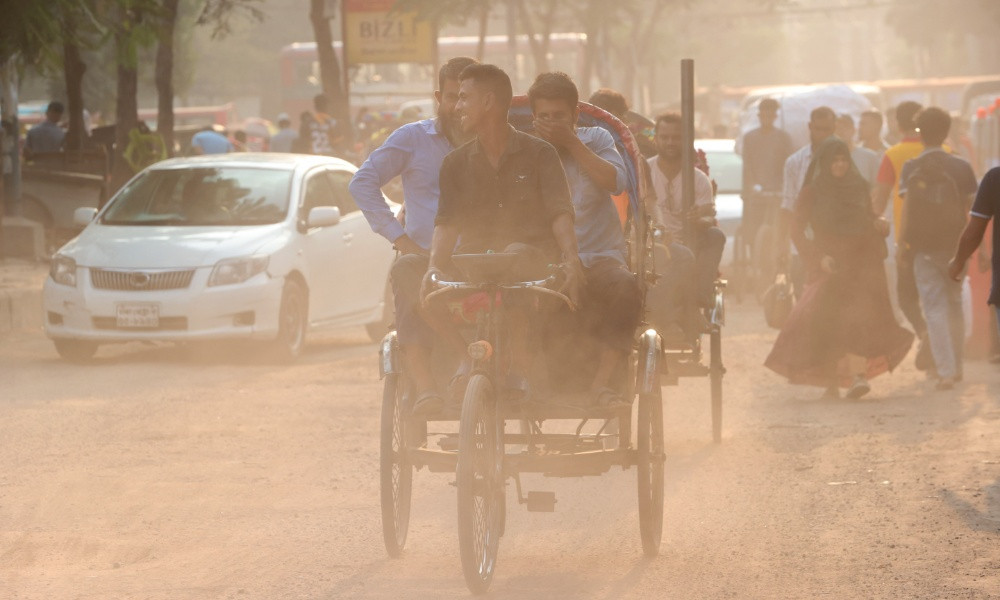 বায়ুদূষণে শীর্ষে কলকাতা, ঢাকার অবস্থান কত