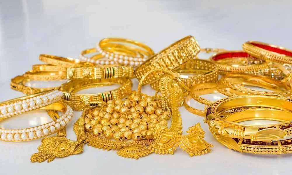নতুন দামে বিক্রি হচ্ছে সোনা, ভরি কত