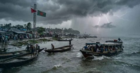 আট অঞ্চলে ঝড়ের শঙ্কা, নদীবন্দরে সতর্কতা