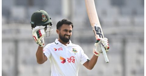 পূর্ণতার হাসির পরেই আউট সাদমান, ফিরলেন হৃদয়ও