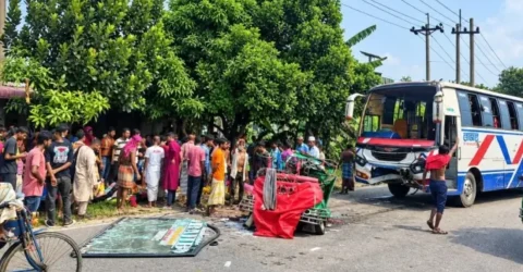 সেপ্টেম্বরে সড়ক দুর্ঘটনায় নিহত ৪২৩, প্রতিদিন গড়ে ১৪ জন