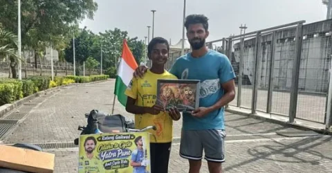 প্রিয় ক্রিকেটারকে দেখতে সাইকেলে ১ হাজার ৭০০ কিলোমিটার!