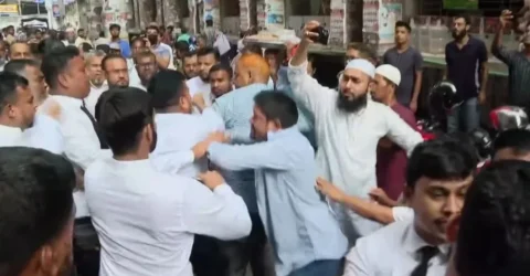 আদালতে জামায়াত-বিএনপির আইনজীবীদের হাতাহাতি