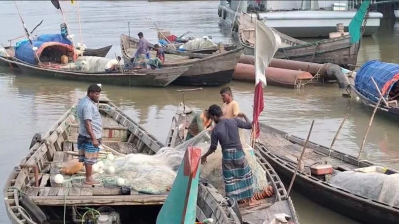 মেঘনায় ২২ দিন সব ধরনের মাছ ধরা বন্ধ
