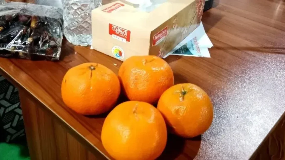 মৌলভীবাজারে এক হালি কমলা ৫০ হাজার টাকায় বিক্রি