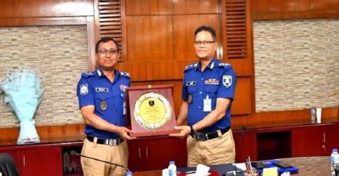 অতিরিক্ত আইজিপি মনিরুজ্জামানকে বিদায় সংবর্ধনা