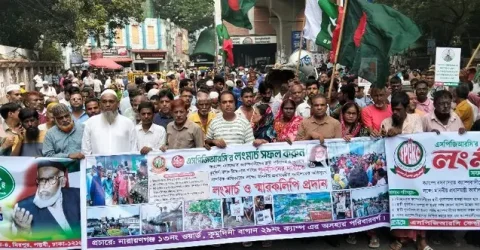 চার দাবিতে প্রেসক্লাবের সামনে উর্দুভাষীদের বিক্ষোভ