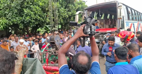 ময়মনসিংহে বাসচাপায় নিহত ৭ জনের দাফন সম্পন্ন