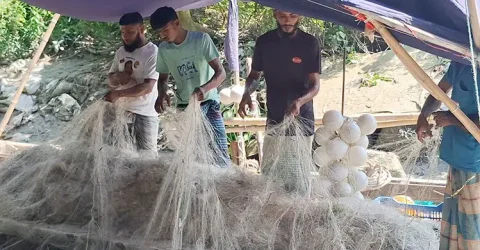 ২২ দিনের নিষেধাজ্ঞায় দুশ্চিন্তায় চাঁদপুরের জেলেরা