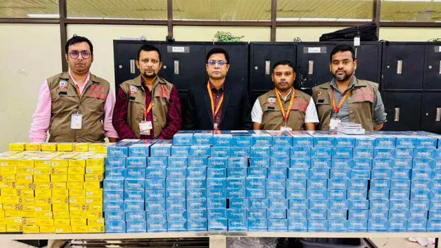 শাহজালালে ৩ যাত্রীর ব্যাগ থেকে ৬৩১ কার্টন সিগারেট জব্দ