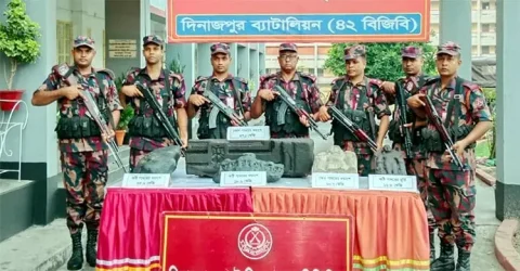 দিনাজপুর সীমান্তে কোটি টাকার পাথরের খণ্ড উদ্ধার