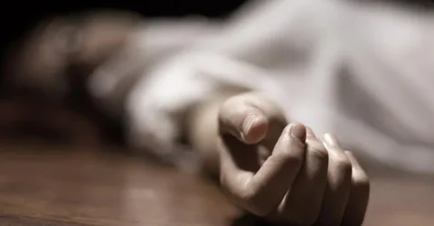 বোন ও ভগ্নিপতি আটক অসুস্থ স্বামীকে রেখে গেলেন অফিস, ফিরে রক্তাক্ত মরদেহ দেখলেন স্ত্রী