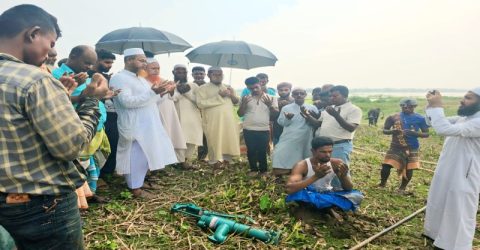 মদনে কৃষকদের তৃষ্ণা মেটাতে হাওরে টিউবওয়েল স্থাপন