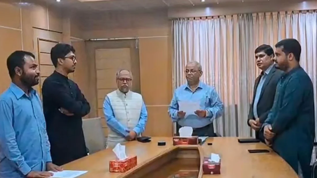 ধর্ষণ নিয়ে বিতর্কিত মন্তব্য করার প্রায় এক বছর পর শপথ নিলেন চাকসু নেতা