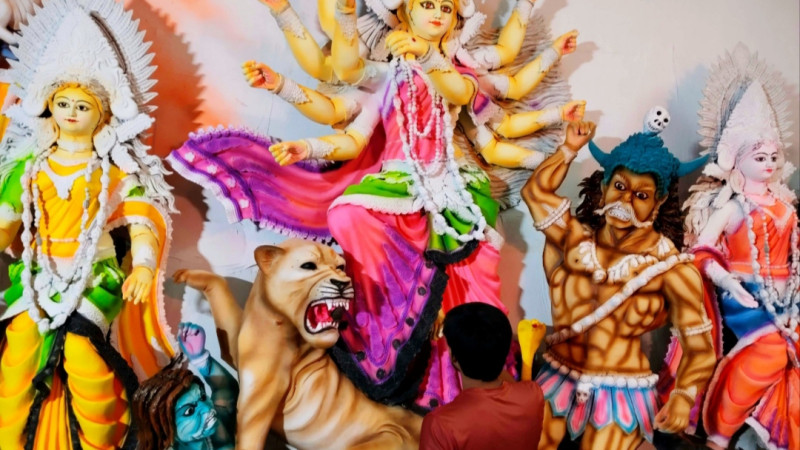 দুর্গাপূজা ঘিরে নালিতাবাড়ীতে উৎসবের আমেজ