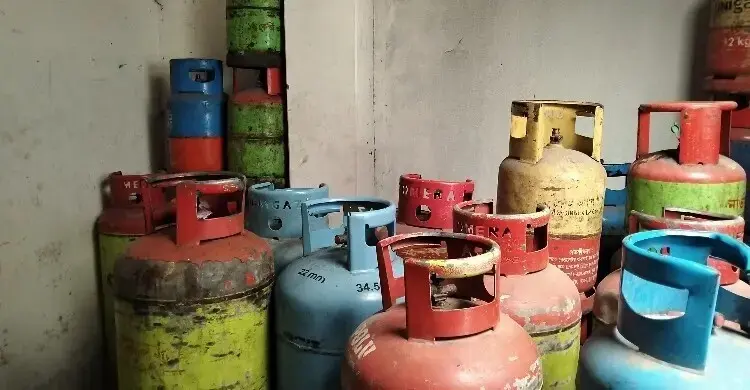 এলপি গ্যাসের আমদানি সন্তোষজনক, নির্ধারিত দামে বিক্রির নির্দেশ