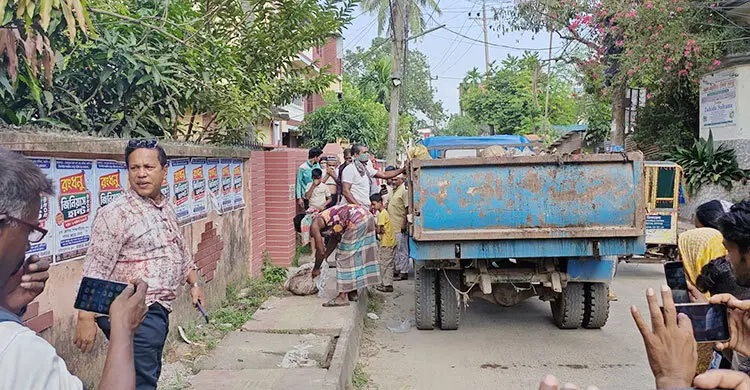 জামালপুরে দুর্গন্ধযুক্ত বস্তা ঘিরে আতঙ্ক, খুলে যা মিলল