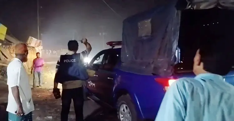 মাদক বিক্রির টাকা নিয়ে সংঘর্ষ, ককটেল বিস্ফোরণ