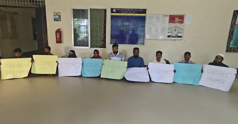 দিনভর অনশন, মধ্যরাতে নিয়োগপত্র পেলেন ২০ প্রাথমিক শিক্ষক প্রার্থী