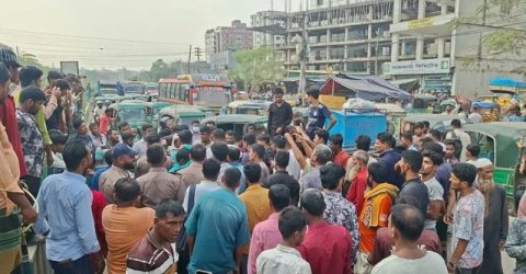 মোহাম্মদপুরে অটোরিকশাচালকদের অবরোধ
