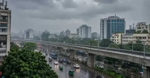 দুপুরের মধ্যে ঢাকায় বজ্রসহ বৃষ্টি হতে পারে