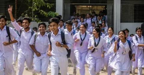 দুর্গাপূজায় শিক্ষাপ্রতিষ্ঠানে লম্বা ছুটি, কোথাও মিলছে ১৬ দিন